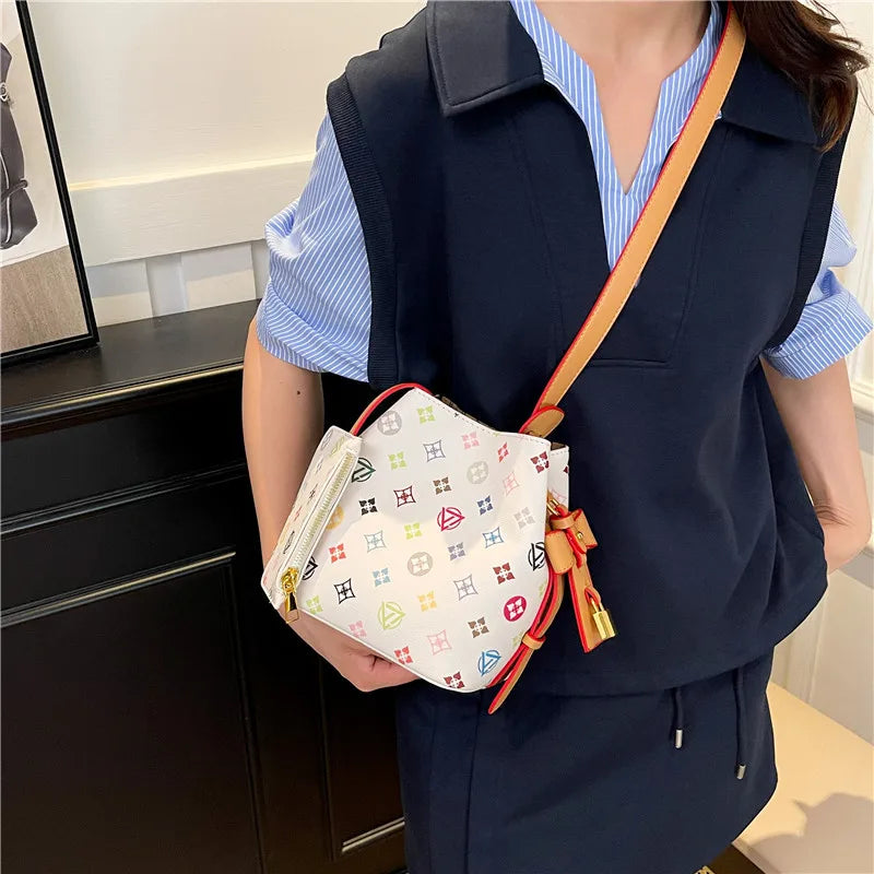 2025 New Women's Bucket Bag - Handheld/Crossbody/Underarm/Shoulder, Casual Minimalist, Commuter Stylish Trendy, Unique