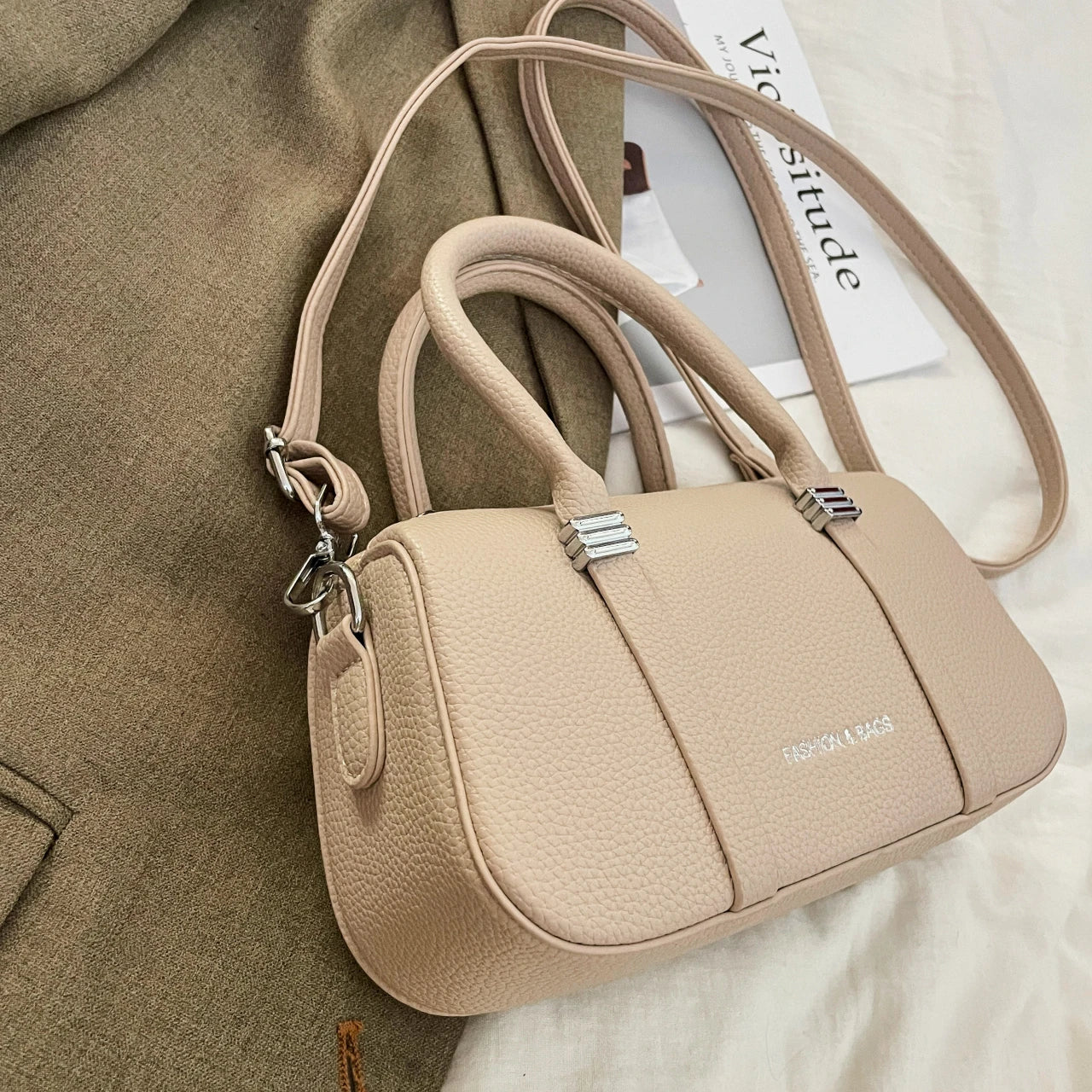 Women handbags. Exquisite portable Boston bag female 2025 new fashion high-grade messenger bag leisure bowling bucket bag